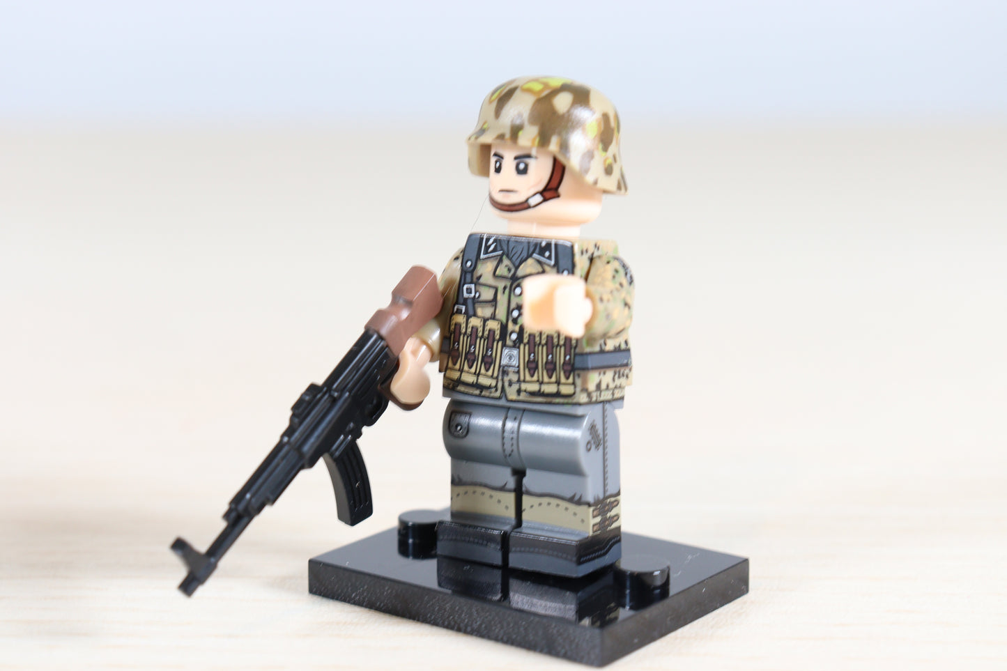 WW2 German PanzerGrenadier Squad (4x Compatible Figures w/ Weapons)