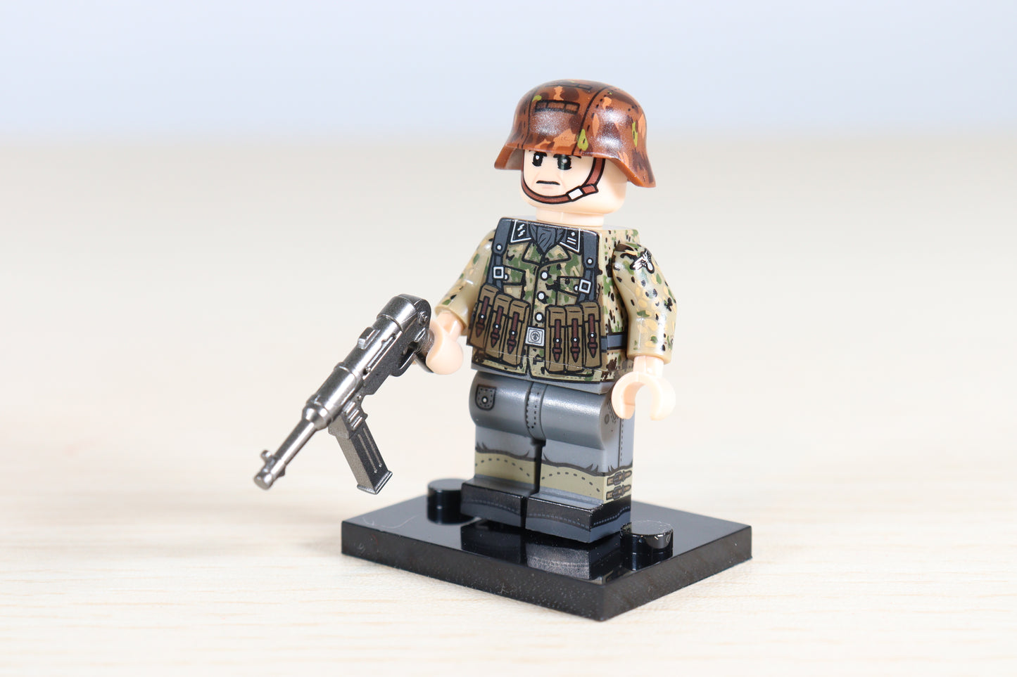 WW2 German PanzerGrenadier Squad (4x Compatible Figures w/ Weapons)